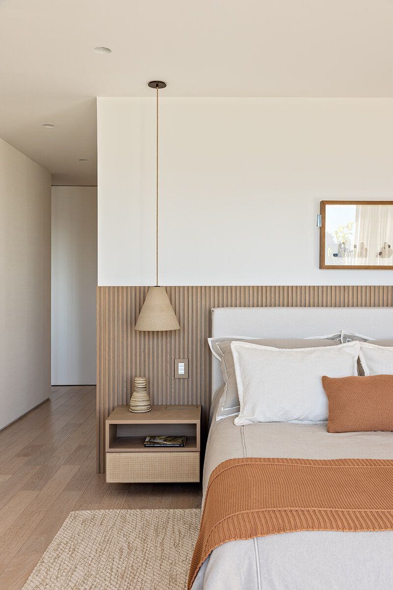 Mueble a medida - Respaldo de cama con veladores flotantes